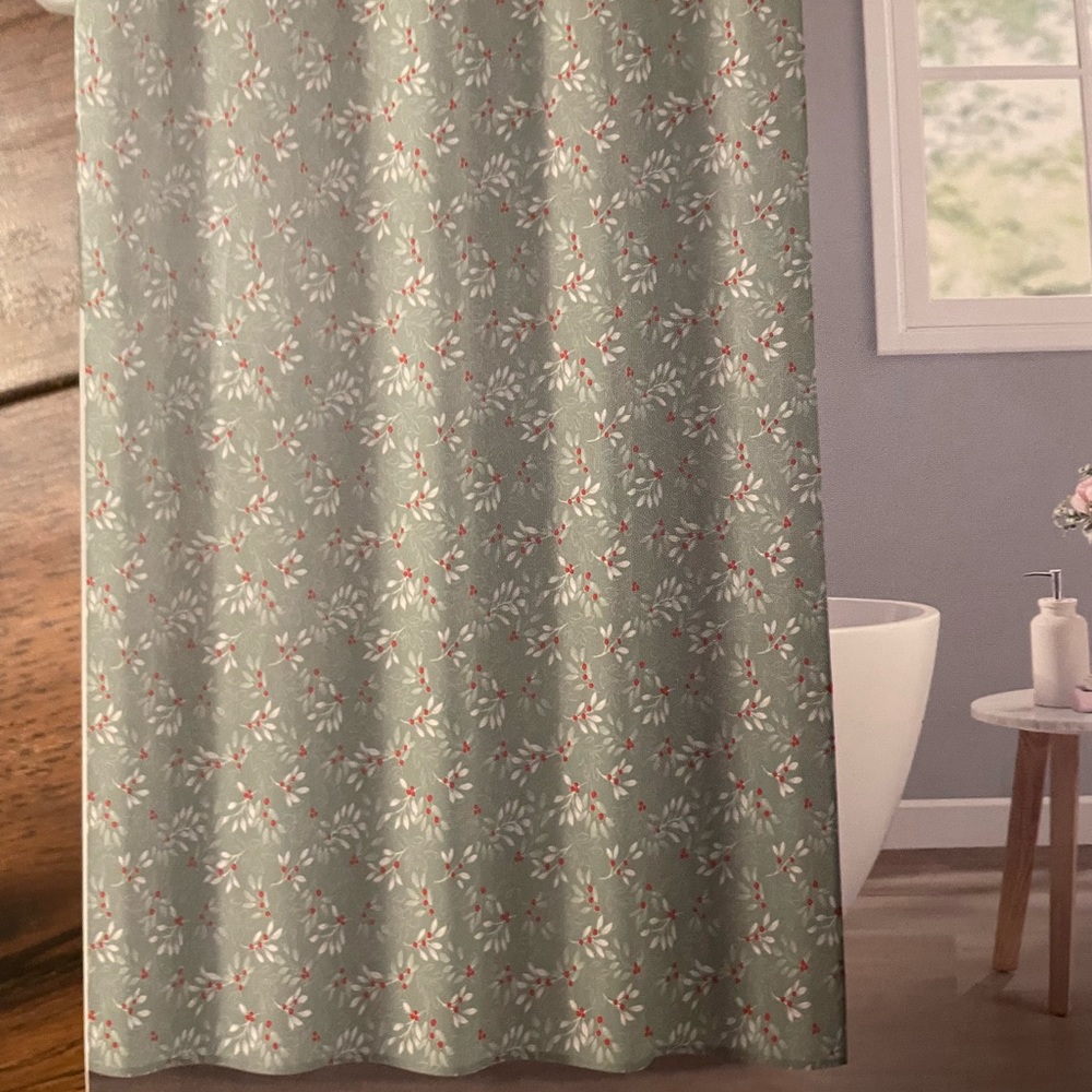Martha Stewart 72x72 mistletoe shower curtain - Picture 2 of 6